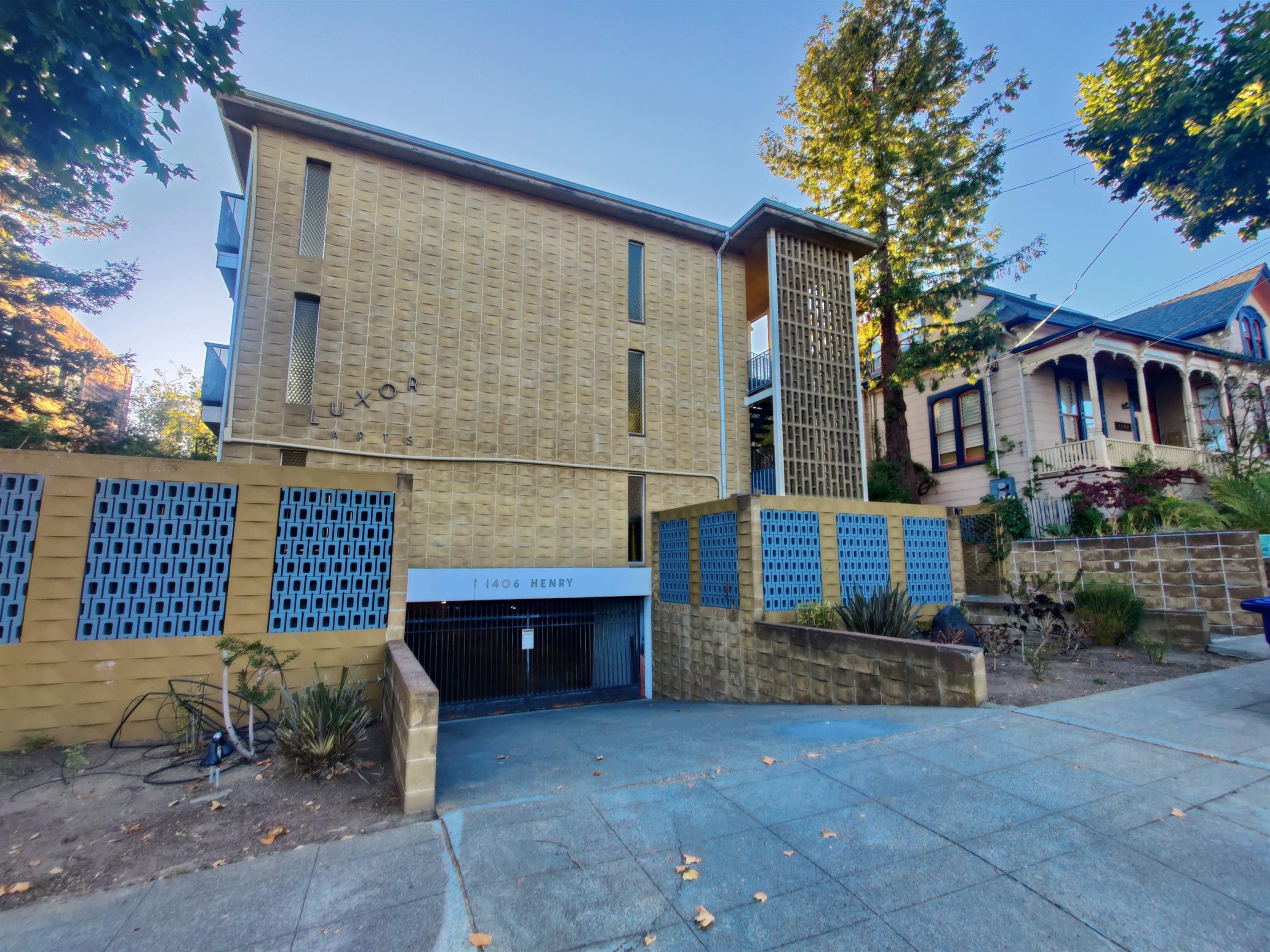 1406 Henry Street - P