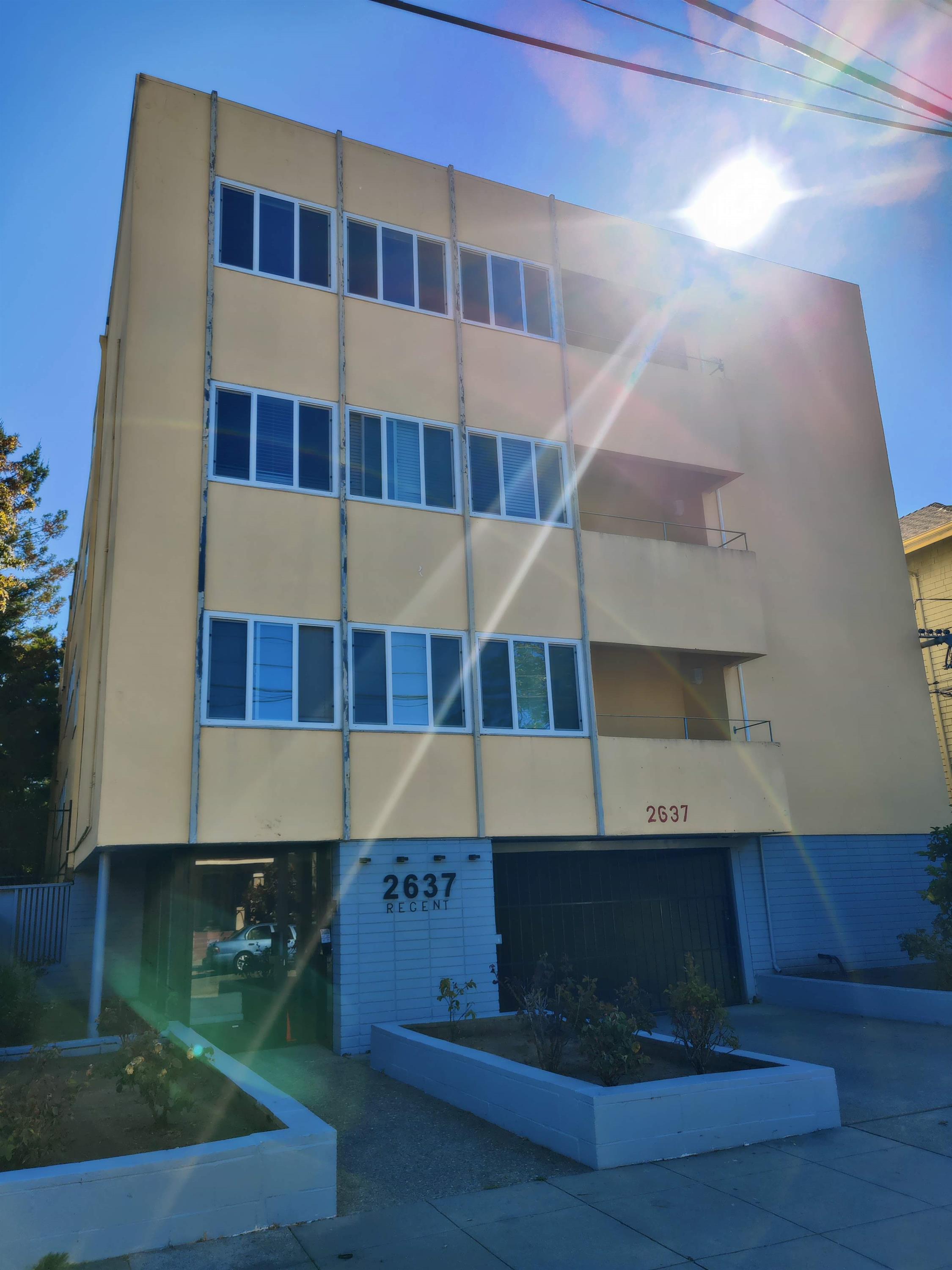 2637 Regent St - 206