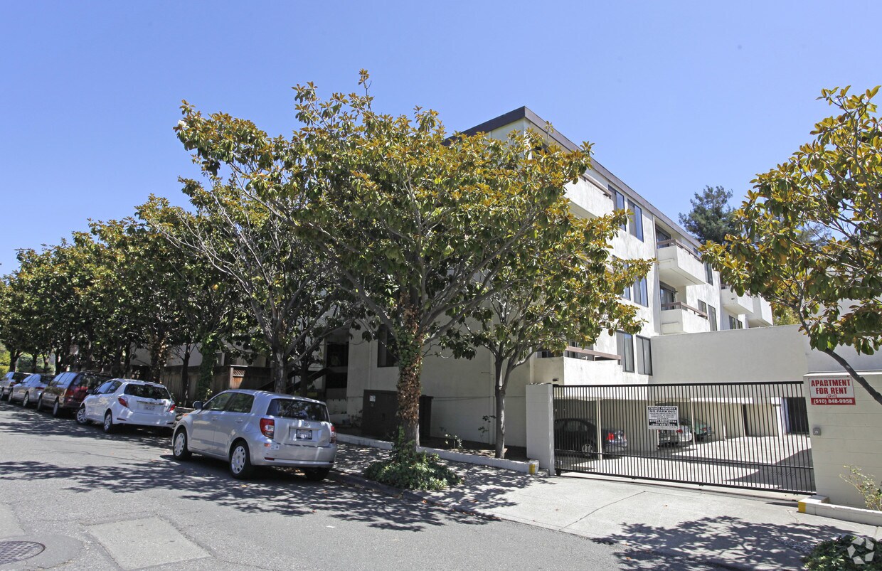 1910 Berryman Street - 105