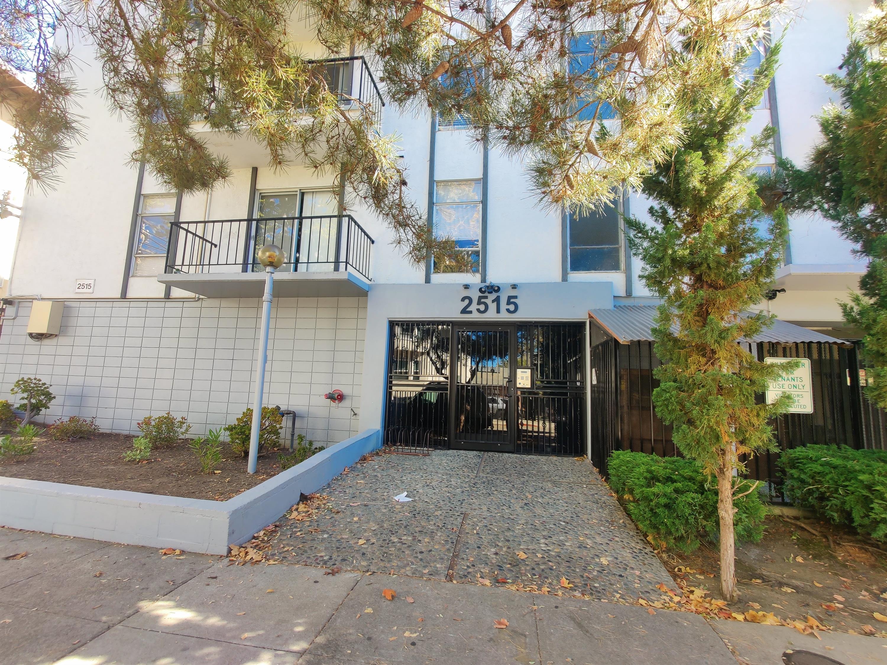 2515 Benvenue Avenue, 402