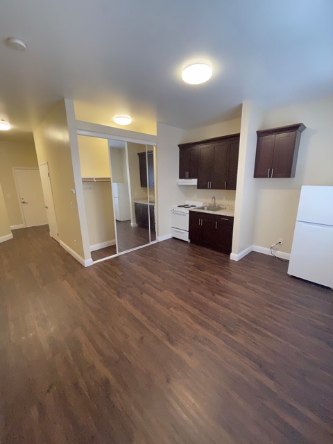 2070 University Avenue, 204