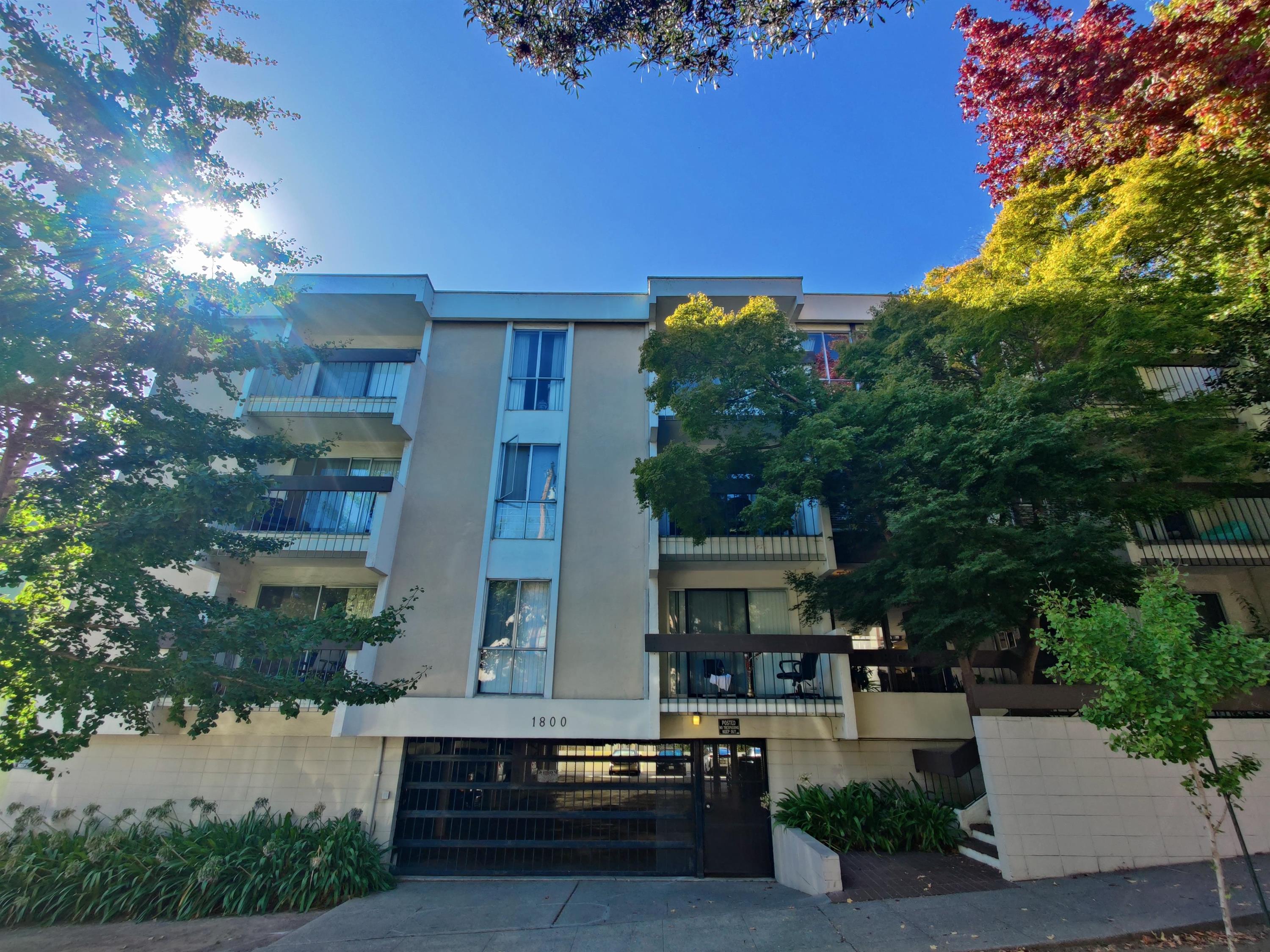 1800 Spruce Street, 301